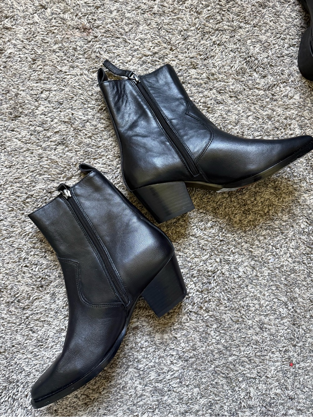 Abercrombie & Fitch Black Chelsea Block Heel Ankle Boots - Women - Picture 5 of 8